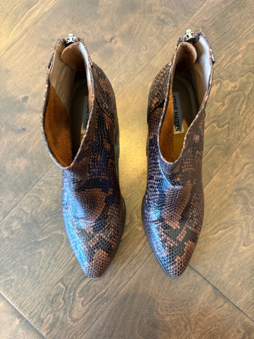 Steve Madden snakeskin boot, size. 9